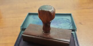 Czy notariusz zgłasza sprzedaż mieszkania?