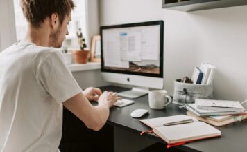 Siedzący tryb życia niszczy Twoje pośladki. Czas działać, zanim będzie za późno! Siedzący tryb życia